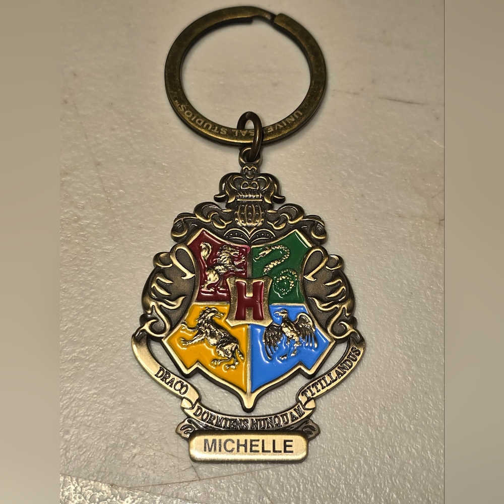 Wizarding World of Harry Potter Hogwarts Crest Name Keychain MICHELLE L6